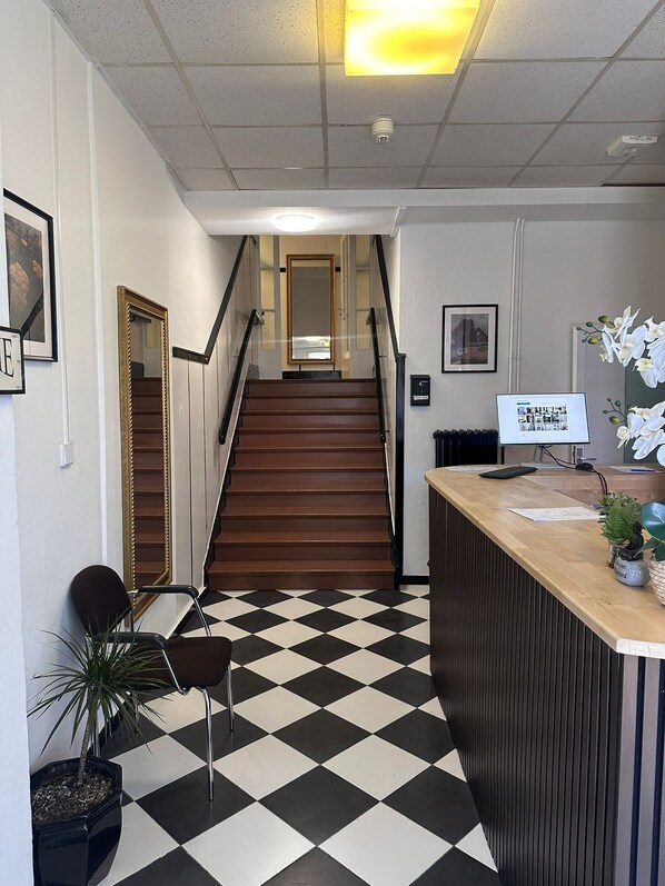 Lobby - Art Rock Airport Hotel (Cologne)