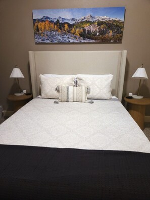 Iron/ironing board, free WiFi, bed sheets