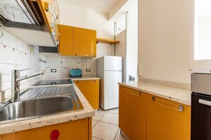 Mikrowelle, Geschirrspüler, Toaster, Eiswürfelbereiter