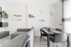 Dining - Cozy 50m2 apartment with balcony, located on the seventh floor of a building with a lift, in a residential context surrounded by greenery.The area is very quiet and well connected thanks to local public transport: a 10-minute walk away is the M1 Rossa B (Milano)