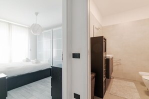 1 soverom og strykejern/-brett