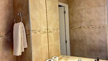 Superior Room | Bathroom | Combined shower/tub, hair dryer, towels, soap
