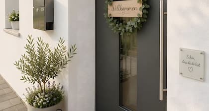 Holiday Home 'Bailey' with Private Garden, Balcony and Wi-Fi