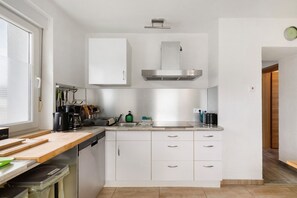 Frigorífic, microones, forn i placa de cuina