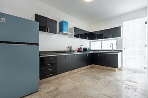 Microwave, stovetop, cookware/dishes/utensils