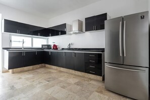 Microwave, stovetop, cookware/dishes/utensils