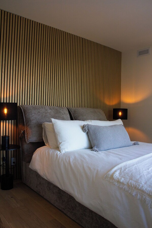 WiFi, bed sheets