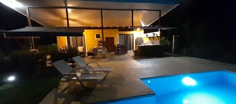 Charming, very private 2-bedroom casita in Ojochal with WiFi and solar.