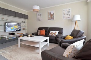 Smart TV, table tennis