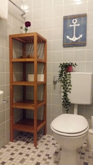 Standard Single Room, Garden View | Bathroom