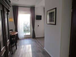 舒适双人房, 露台 | 客房内用餐