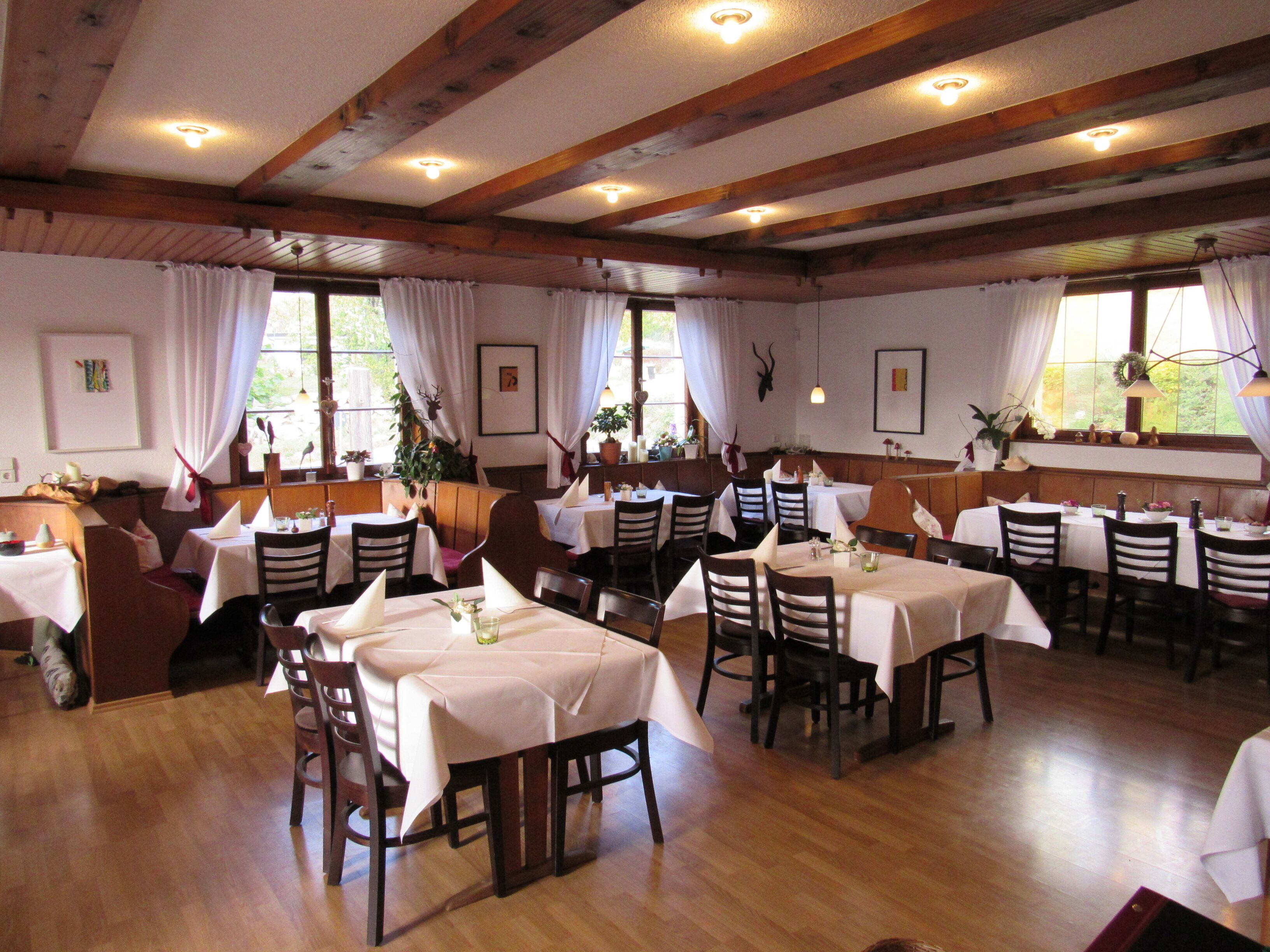 Petit déjeuner et dîner servis sur place, spécialités Cuisine allemande