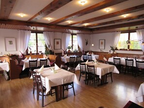 Breakfast and dinner served, German cuisine