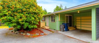 Bright 2BR Lynnwood Retreat