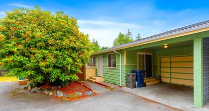 Bright 2BR Lynnwood Retreat