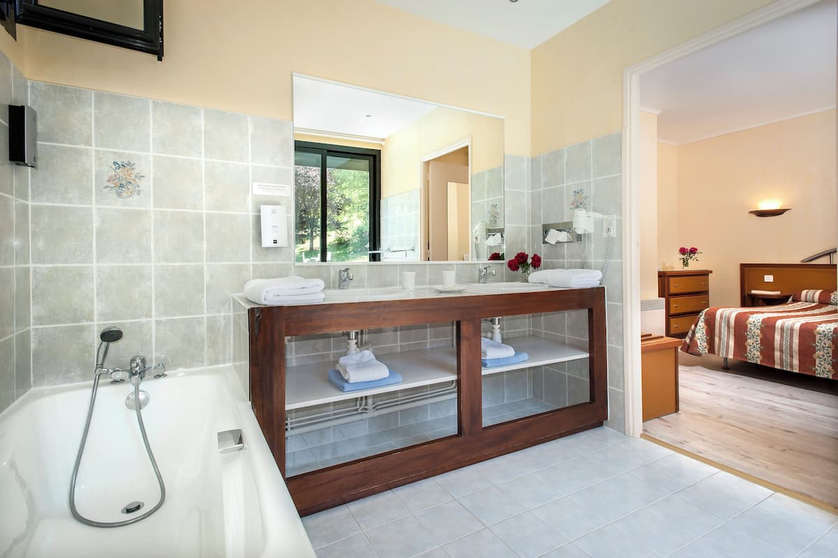 Superior Double Room, Balcony | Desk, free WiFi