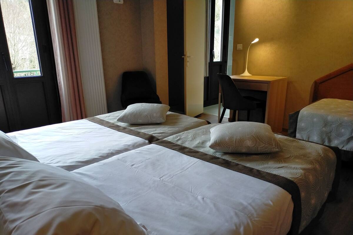 Comfort Triple Room, 3 Twin Beds | Desk, free WiFi