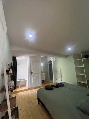 4 bedrooms, free WiFi, bed sheets