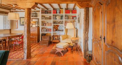 Holiday Home 'La Casa Del Herrero' with Mountain View, Private Garden and Wi-Fi