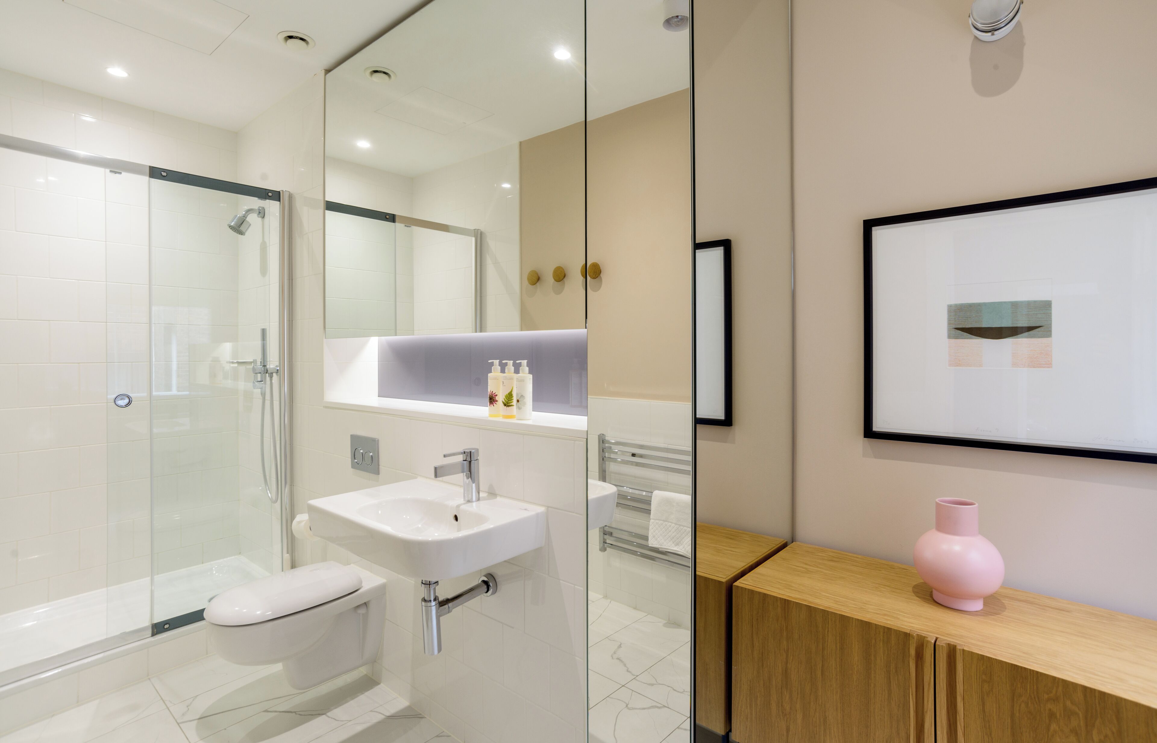 Premium One Bedroom Apartment | Bathroom | Hair dryer, towels, soap, shampoo