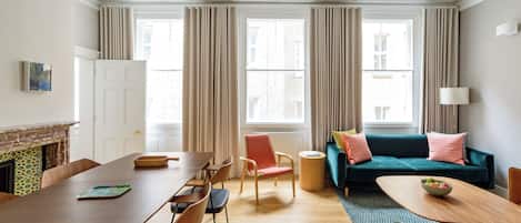 Premium One Bedroom Apartment | Espaço de trabalho para notebook, Wi-Fi de cortesia