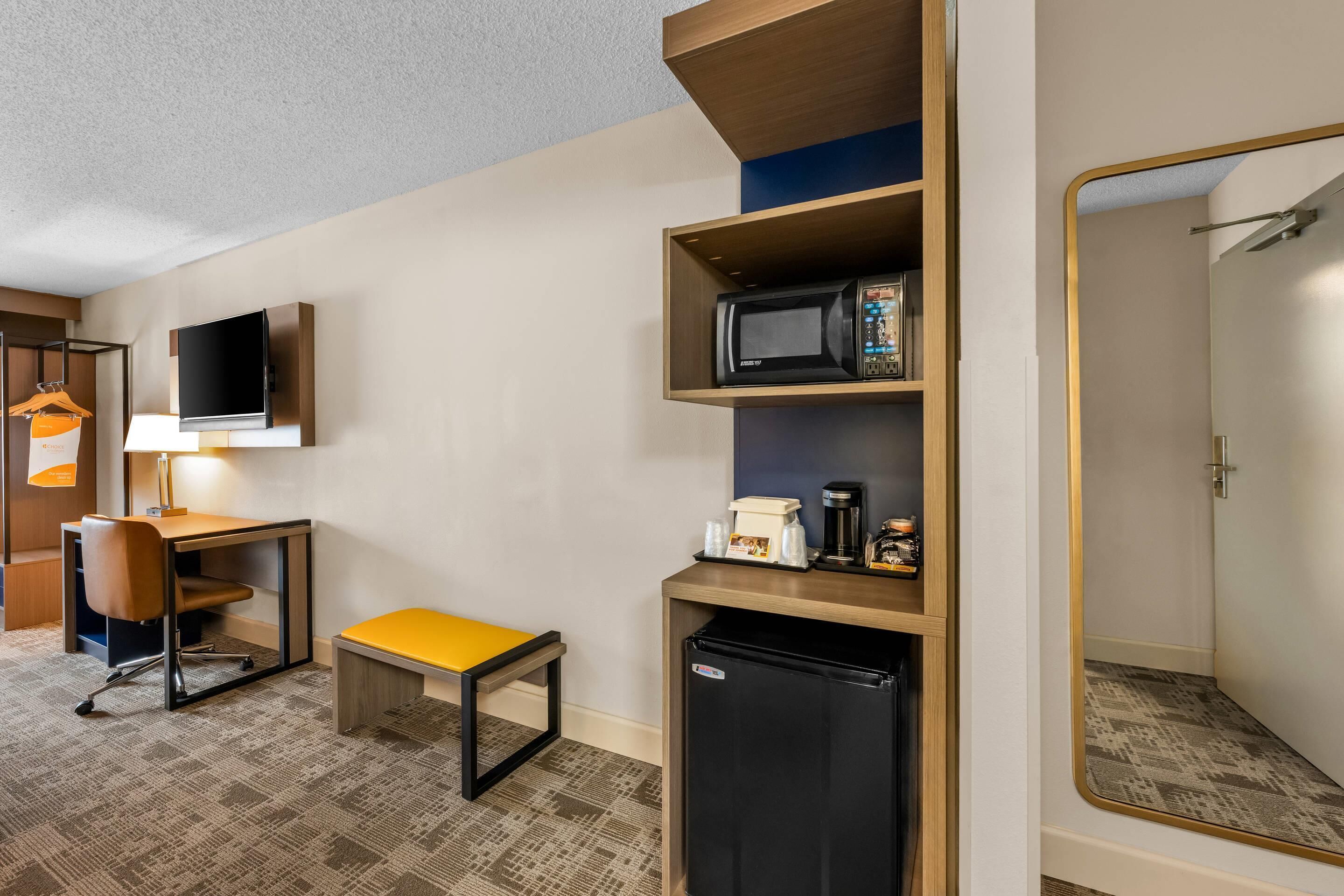 Standard Room, 1 King Bed, Non Smoking | Free WiFi