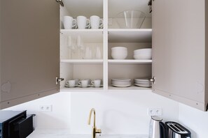 Microwave, oven, dishwasher, cookware/dishes/utensils - Blueground | Prague 10, fully equipped & nr park - PRG23 (PRG-23) (Prague)