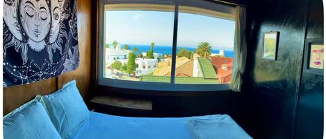 Tabla de planchar con plancha y wifi