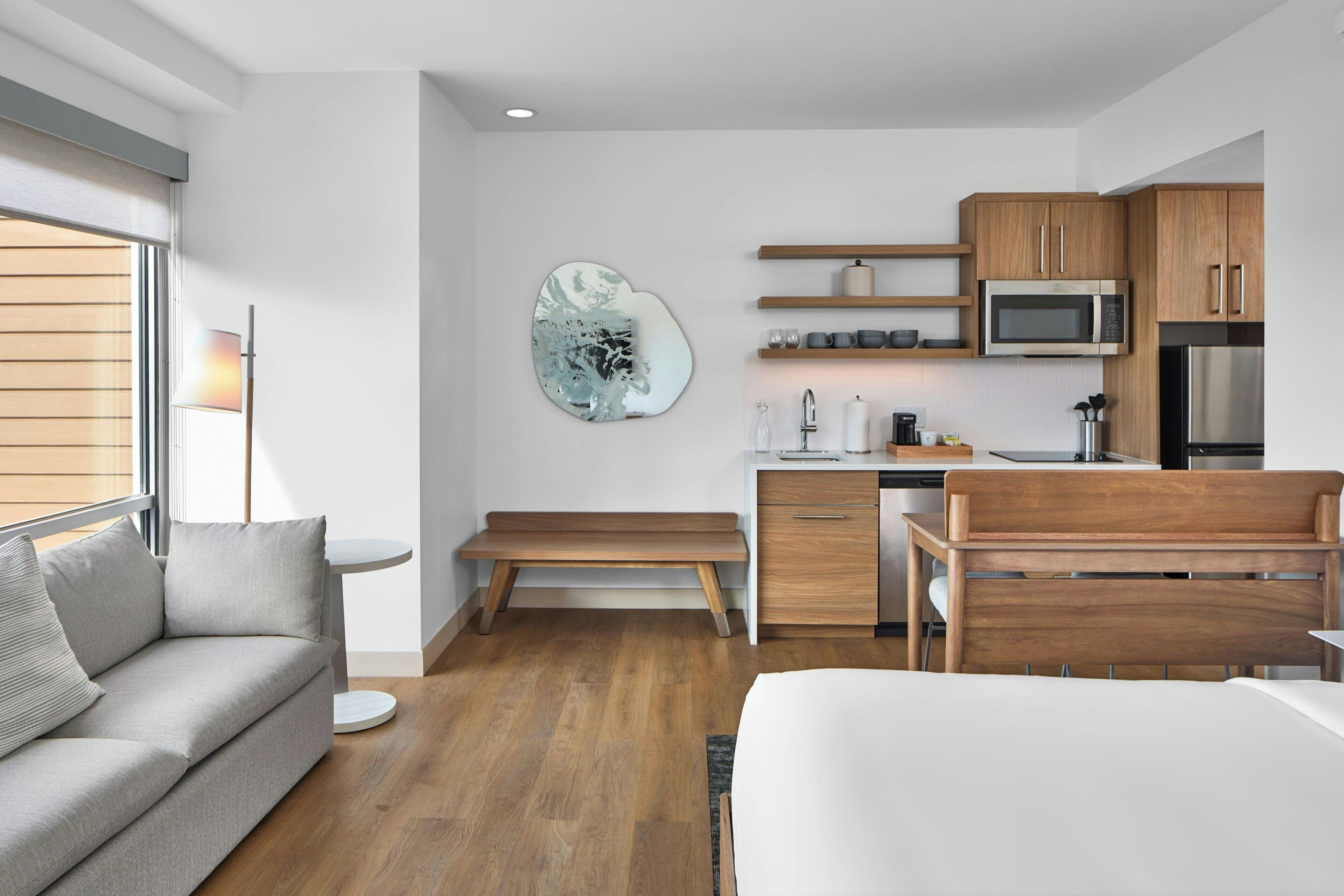 Down duvets, in-room safe, desk, laptop workspace