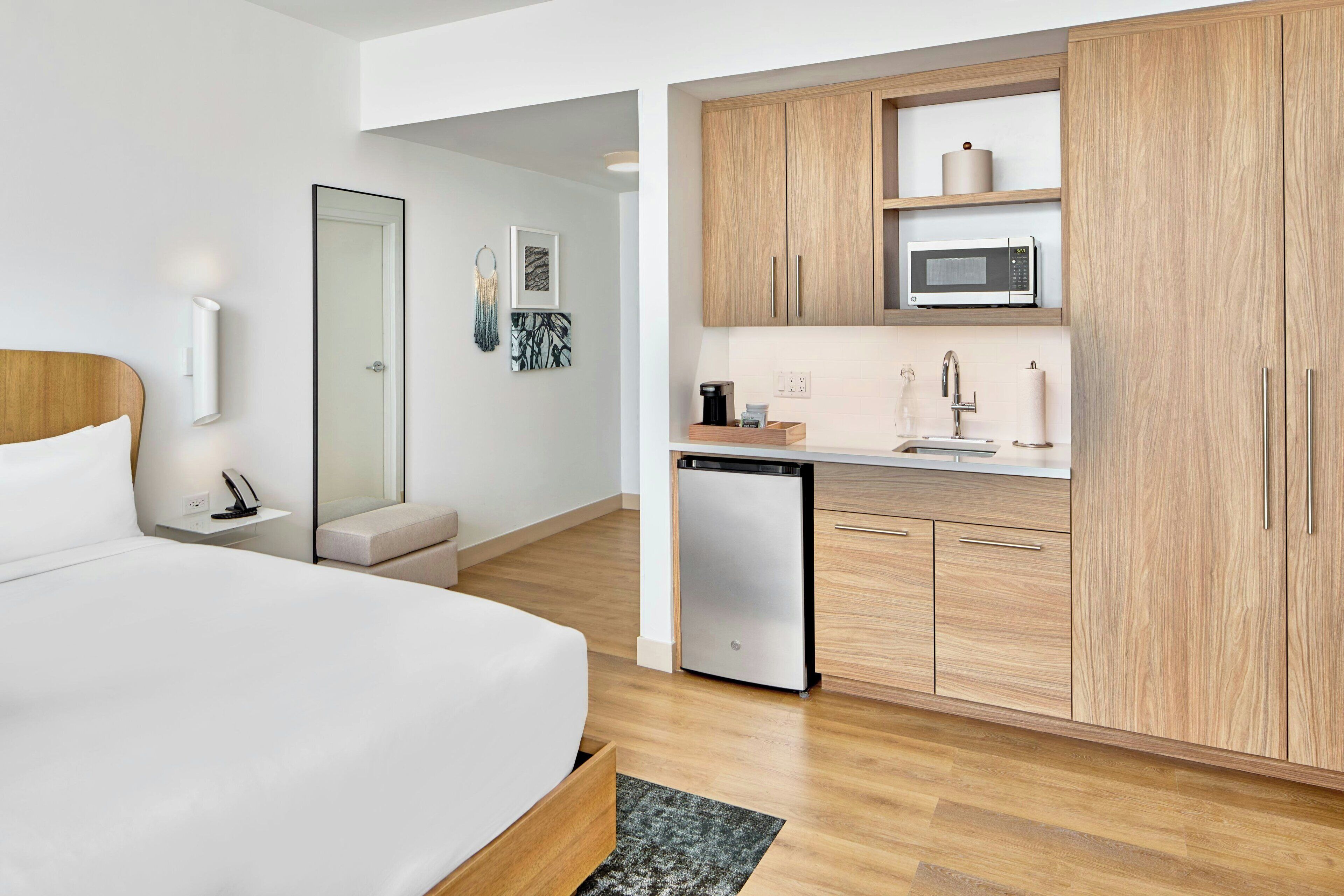 Down duvets, in-room safe, desk, laptop workspace