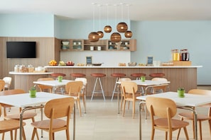 Free daily continental breakfast
