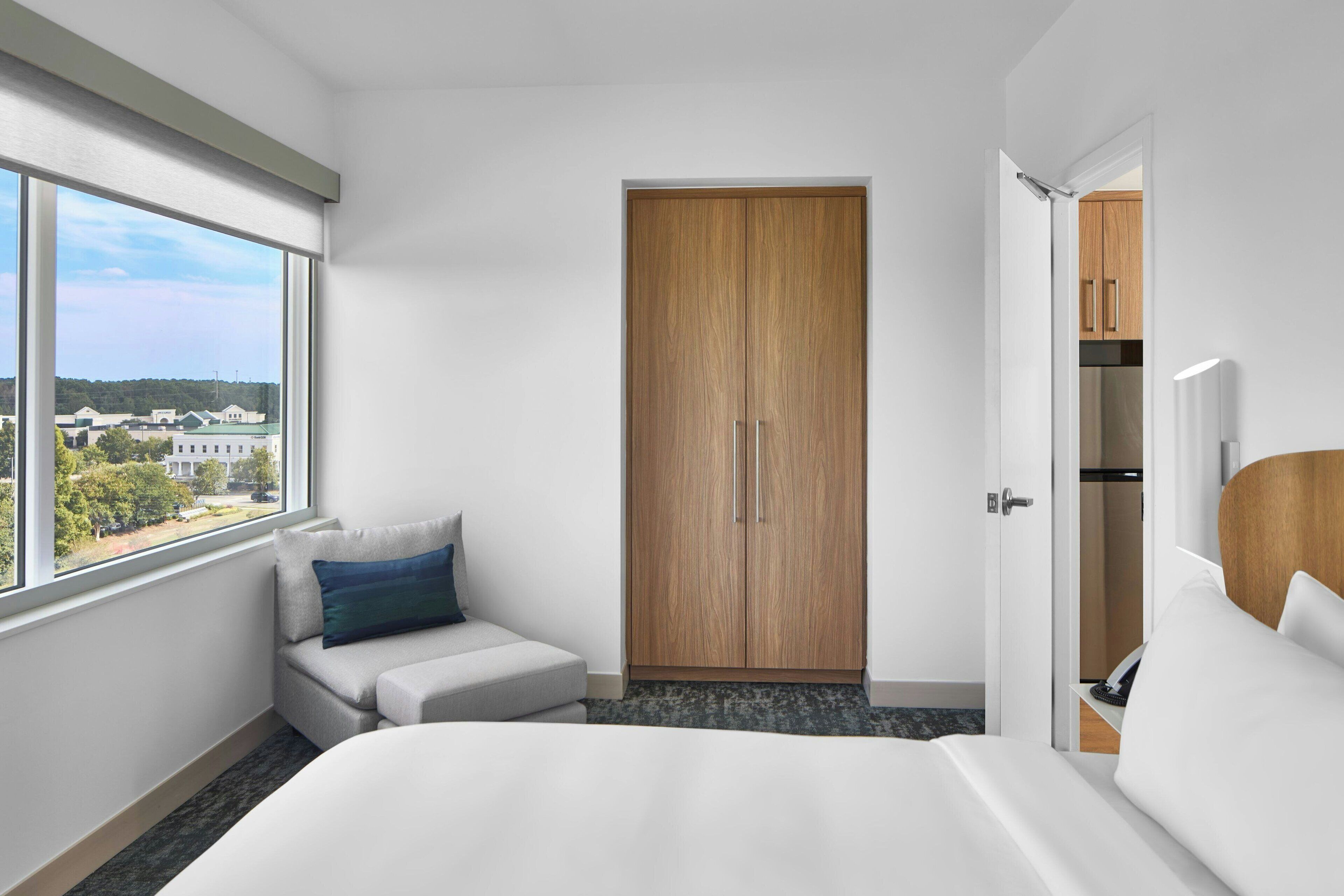 Down duvets, in-room safe, desk, laptop workspace