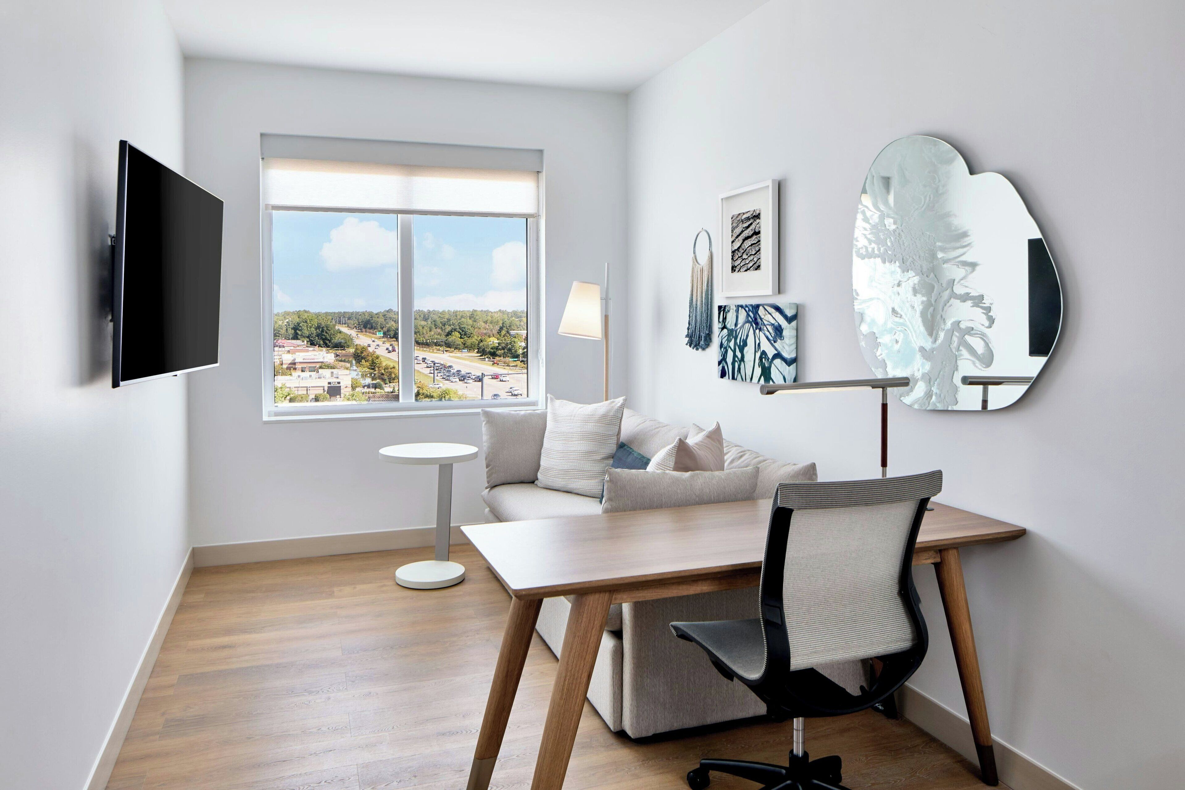 Down duvets, in-room safe, desk, laptop workspace