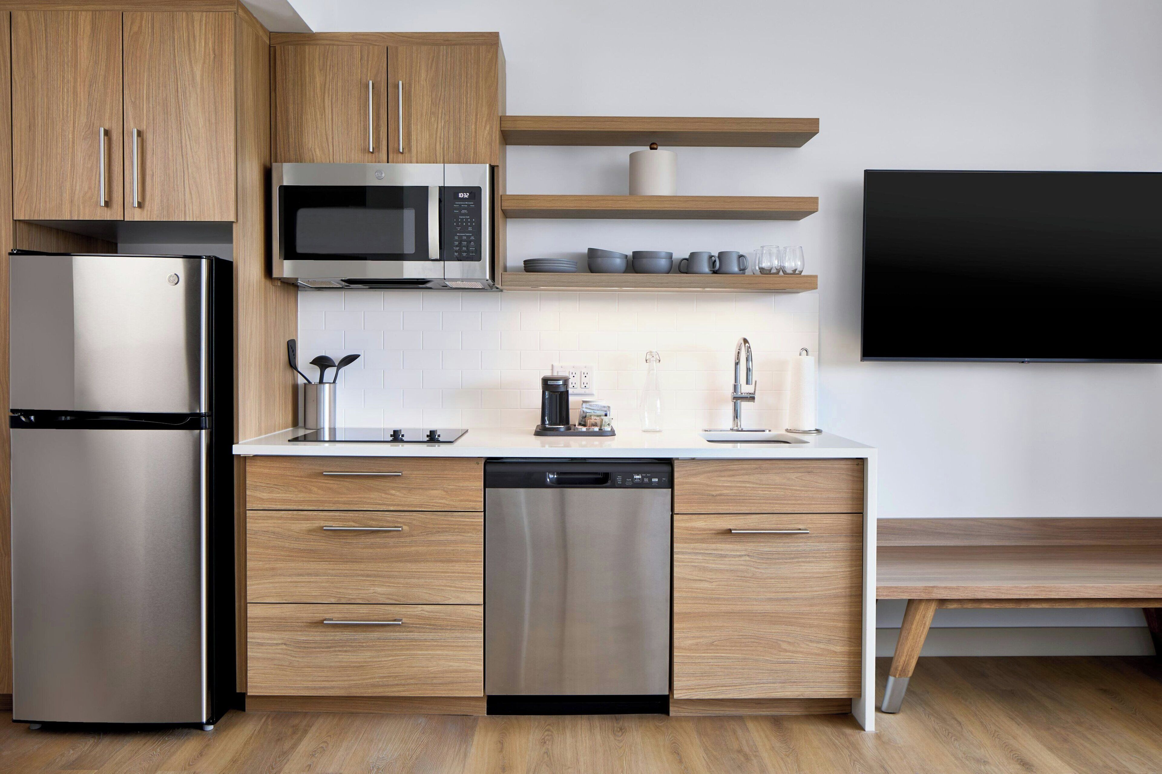 Copriletto in piuma, cassaforte in camera, una scrivania