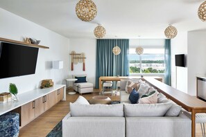 Couette en duvet d'oie, coffres-forts dans les chambres, bureau