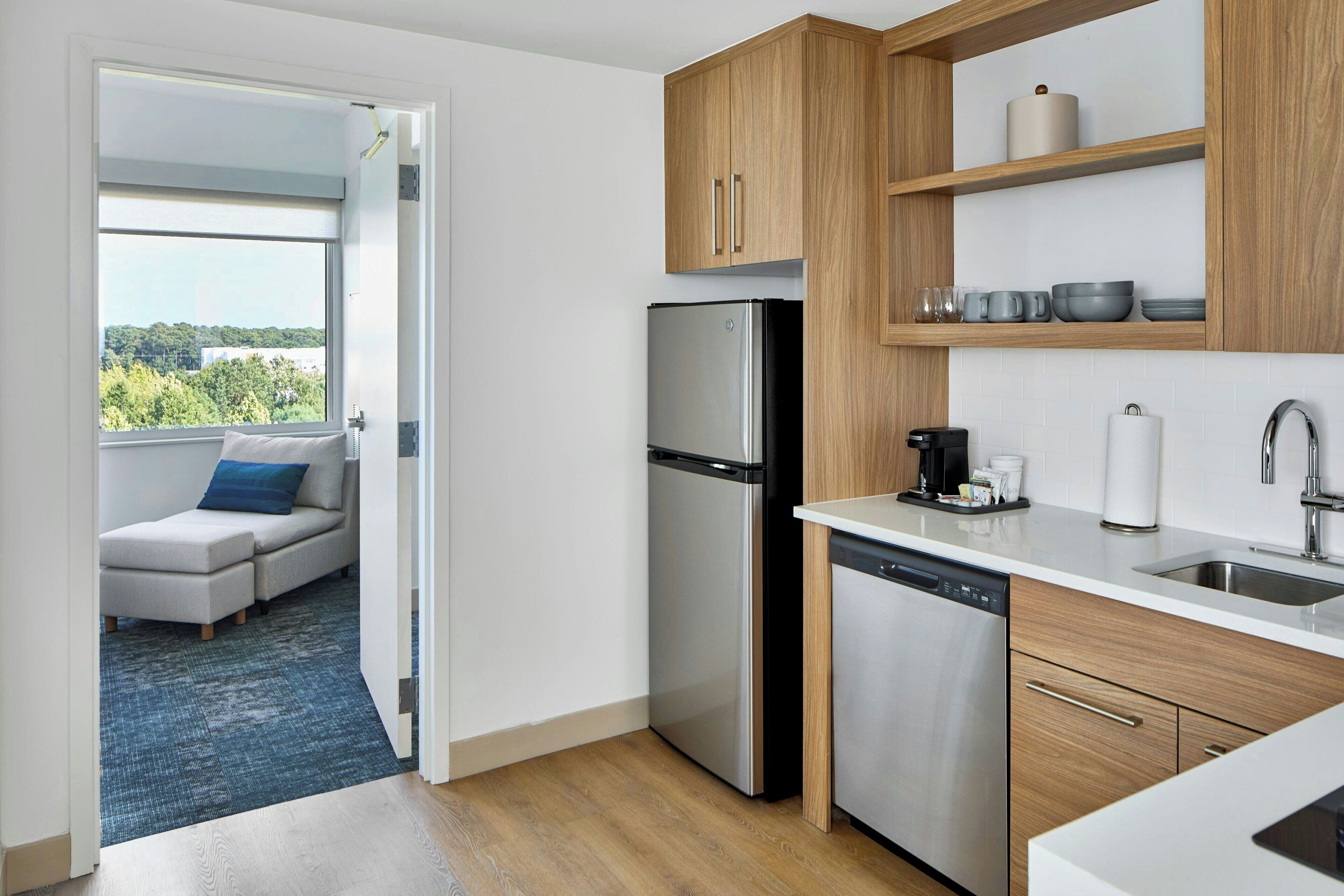 Copriletto in piuma, cassaforte in camera, una scrivania