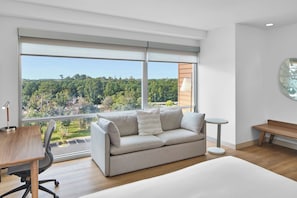 Down duvets, in-room safe, desk, laptop workspace