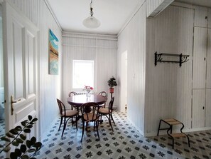 Dining - Charming 2-bedroom apartment in lovely Keszthely with WiFi, washing machine (Keszthely)