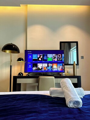 1 bedroom, WiFi, bed sheets - Cozy Studio with City & Pool Views in Business Bay -1118 (Dubai)