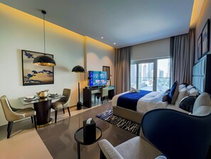 1 bedroom, WiFi, bed sheets - Cozy Studio with City & Pool Views in Business Bay -1118 (Dubai)