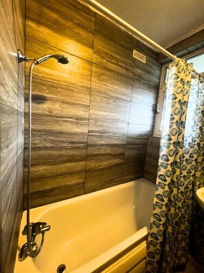 Douche, serviettes fournies