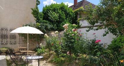 Cozy 1-bedroom studio in Keszthely centre with WiFi, streaming w/o kitchen