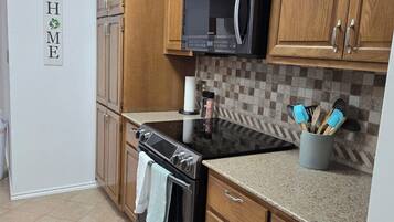 Micro-ondes, four, plaque de cuisson