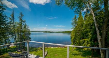 Galini Lakehouse - Five Bedroom Cottage, Sleeps 14