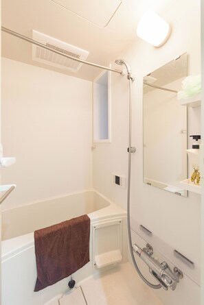 Hair dryer, bidet, towels, soap - Fare Metallo Hotel Tatami room 401- with AC, WiFi,bath in Nakano, Near Shinjyuku (Nakano City)
