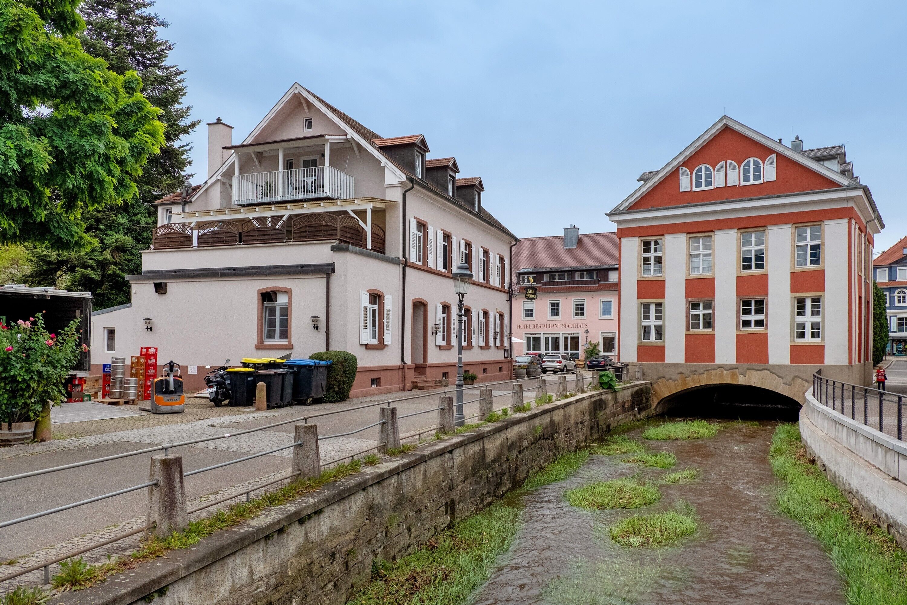 المنشأة من الخارج