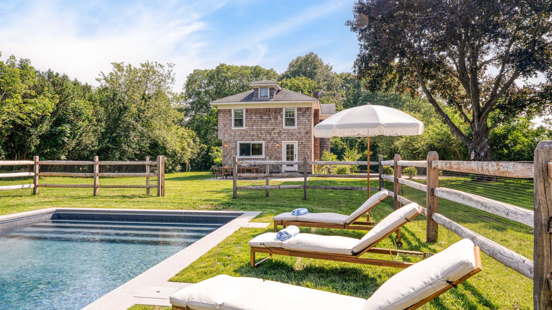 Lämmitetty uima-allas