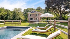 Een verwarmd zwembad