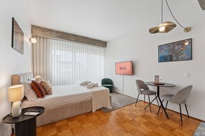 BĂŒgeleisen/BĂŒgelbrett, Internetzugang, BettwĂ€sche