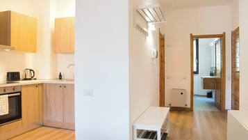 Frigorifero, forno, piano cottura, macchina per tè/caffè